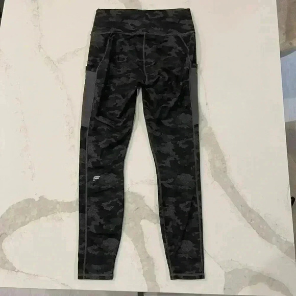 Fabletics On-The-Go PowerHold High-Waisted Activewear Legging Camo Women’s Small - Picture 4 of 8